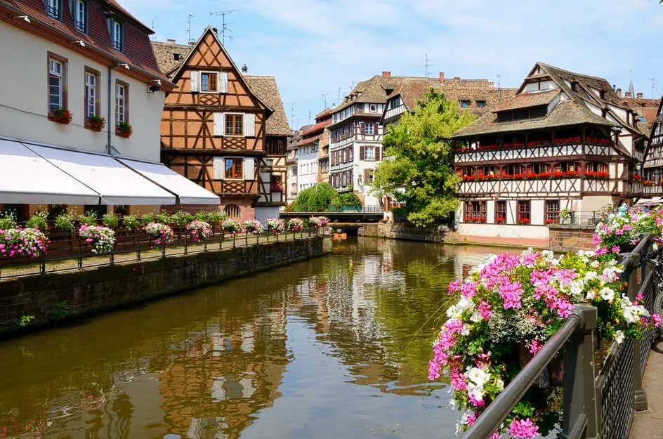 LA VOYANCE À STRASBOURG : UNE TRADITION ANCRÉE DANS LA VILLE